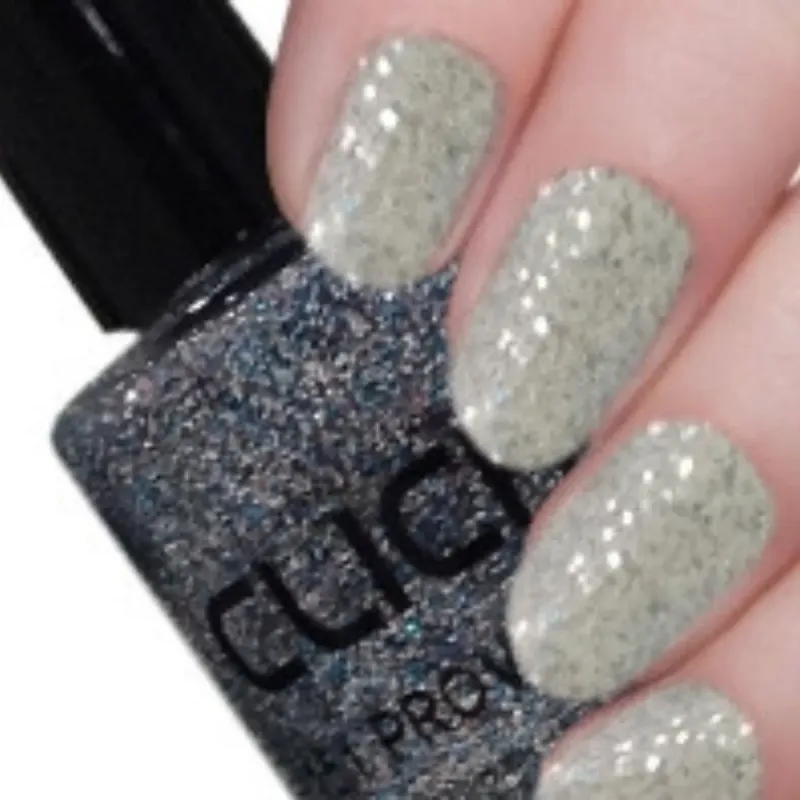 Cliché Vernis à Ongles Pailletés provocante